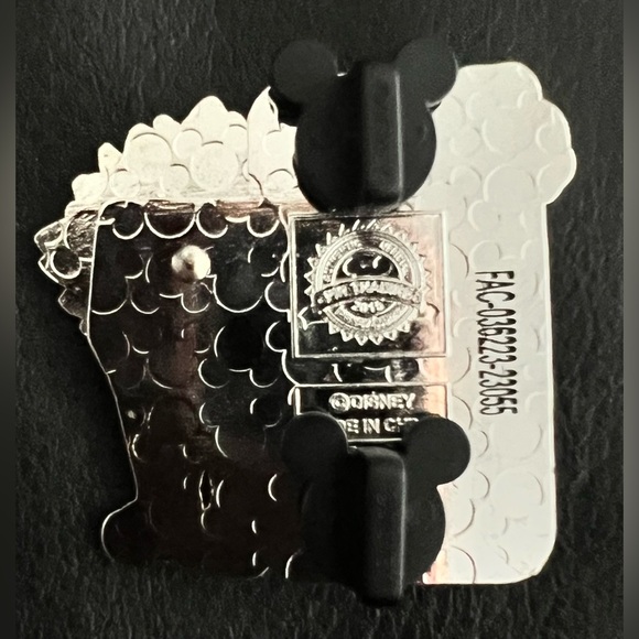 Disney: 2015 The Lion King: Simba Conservation Fund Pin - Picture 4 of 6